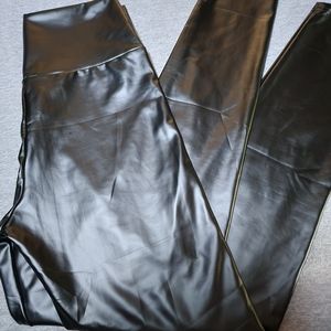Leather looking stretch pants